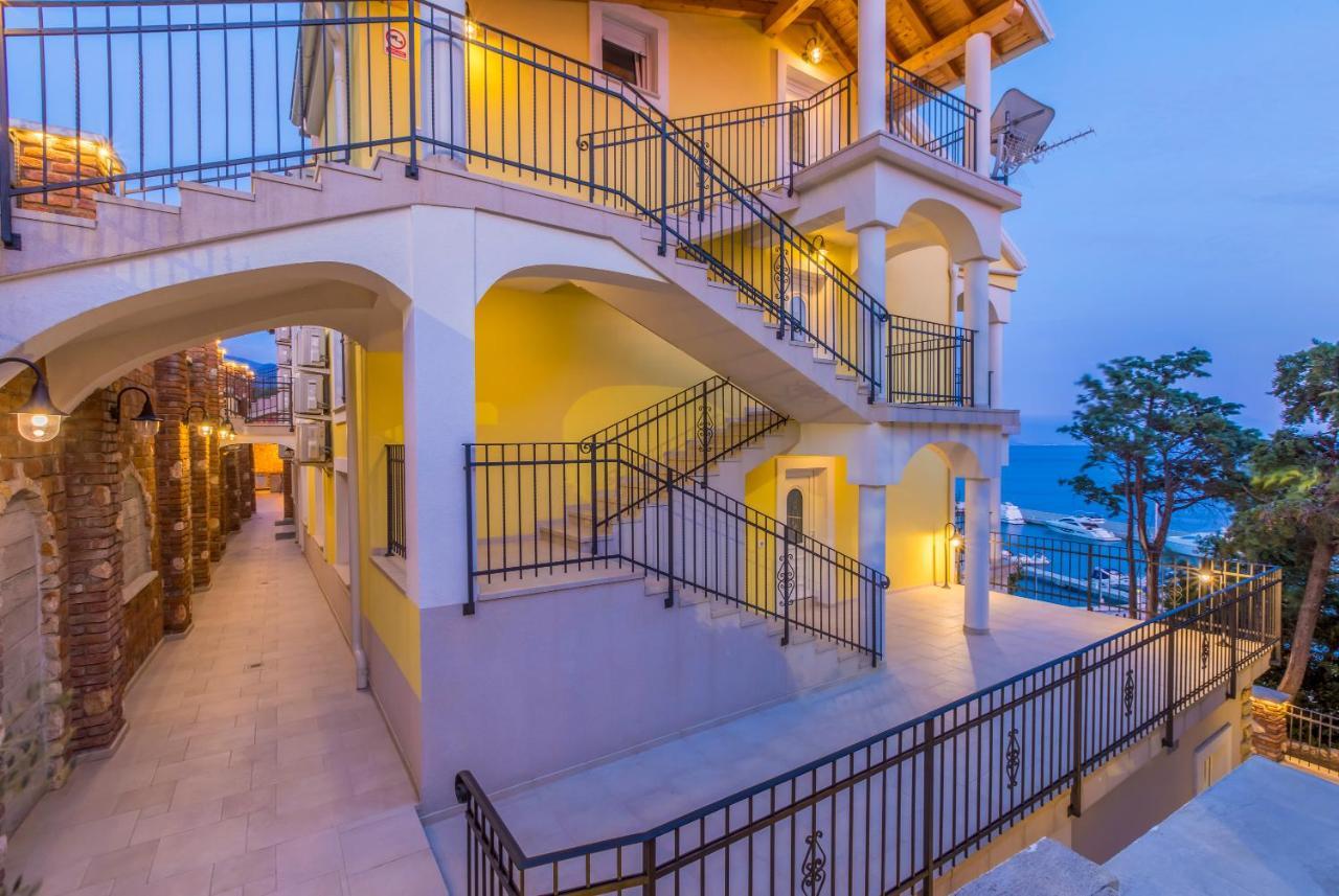 Palace Paulina Apartments Novi Vinodolski Buitenkant foto